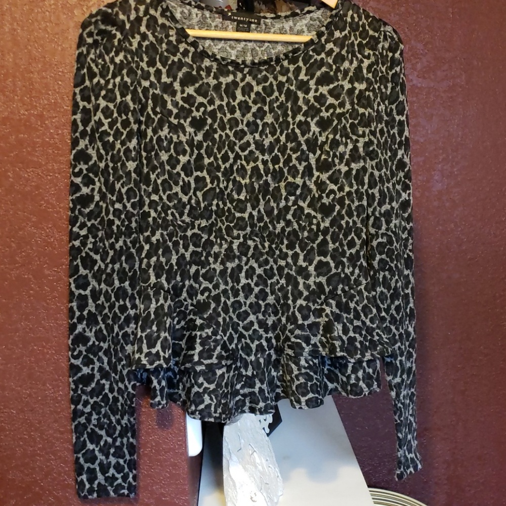Leopard print peplum warm top